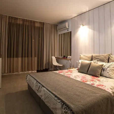 The Poolhouse Apartment *