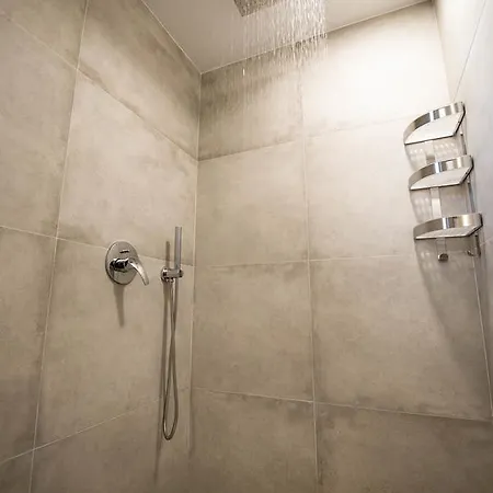 The Poolhouse * Slăntjev Brjag