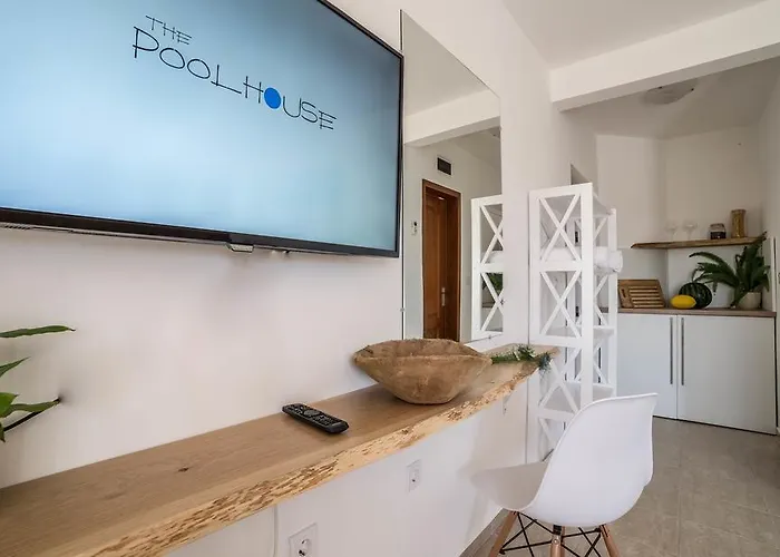 The Poolhouse Appartement *